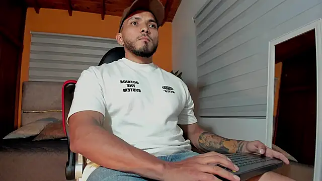 maximusclark1 online show from March 18, 1:52 am