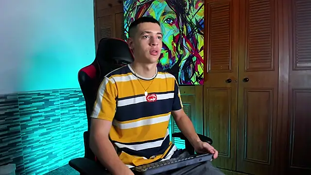 Snapshot of Dimitri_higth420 chatting on February 27, 11:04 pm Dimitri higth420 online show from February 27, 11:04 pm