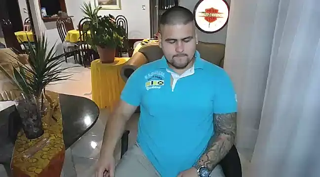 Snapshot of pitbullveryhot chatting on February 12, 7:13 am pitbullveryhot online show from February 12, 7:13 am