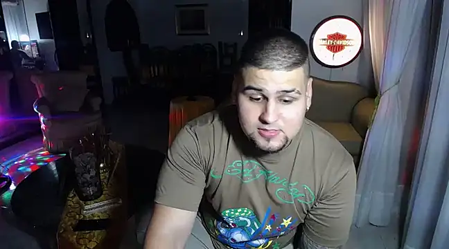 Snapshot of pitbullveryhot chatting on February 27, 4:09 am pitbullveryhot online show from February 27, 4:09 am