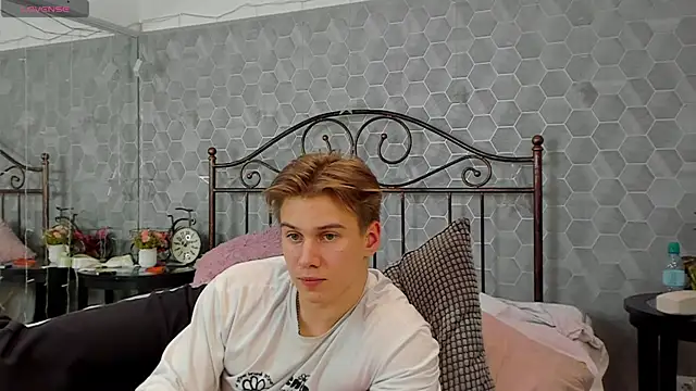 Snapshot of Marcus_Swampov chatting on December 12, 10:02 am Marcus Swampov online show from December 12, 10:02 am