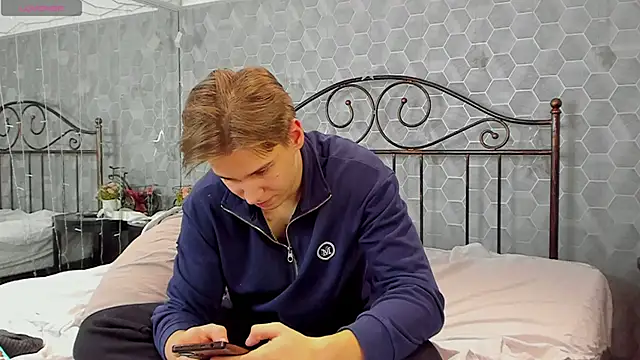 Snapshot of Marcus_Swampov chatting on December 7, 7:27 am Marcus Swampov online show from December 7, 7:27 am