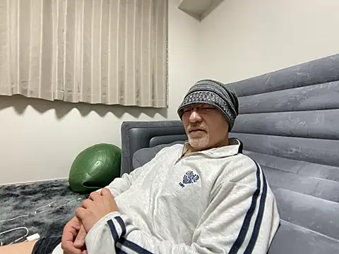Snapshot of Grandpa29hijii chatting on March 13, 12:35 pm Grandpa29hijii online show from March 13, 12:35 pm