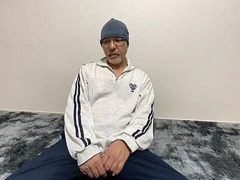 Snapshot of Grandpa29hijii chatting on February 11, 12:37 pm Grandpa29hijii online show from February 11, 12:37 pm