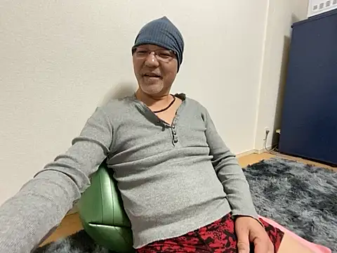 Snapshot of Grandpa29hijii chatting on February 3, 1:51 pm Grandpa29hijii online show from February 3, 1:51 pm