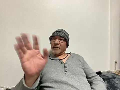 Snapshot of Grandpa29hijii chatting on February 27, 12:45 pm Grandpa29hijii online show from February 27, 12:45 pm
