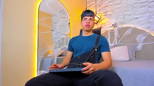 Benjamin More online show from October 25, 12:07 pm