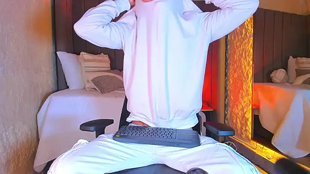 Benjamin More online show from November 29, 7:49 pm