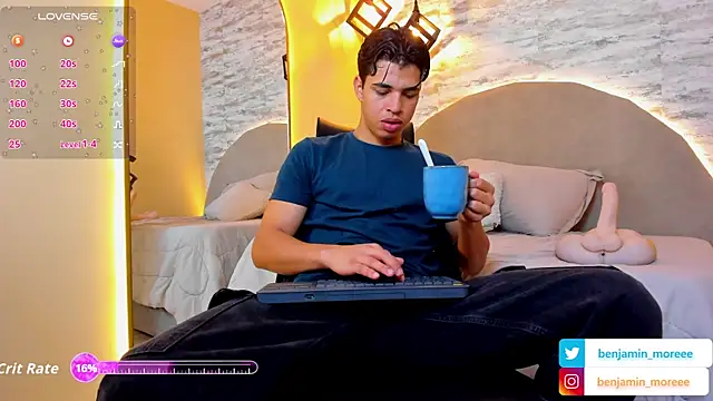 Snapshot of Benjamin_More chatting on September 27, 11:19 am Benjamin More online show from September 27, 11:19 am