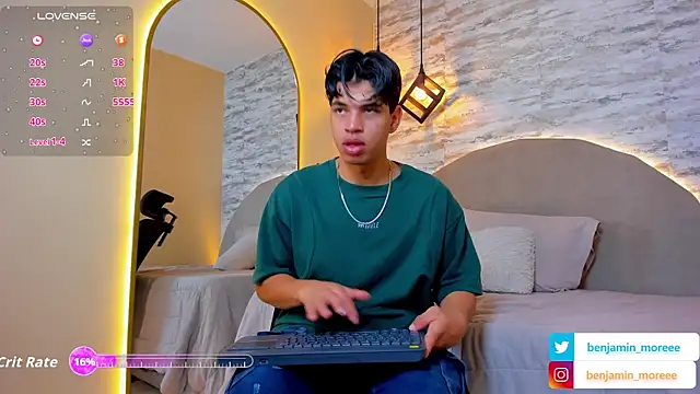 Snapshot of Benjamin_More chatting on October 6, 12:32 pm Benjamin More online show from October 6, 12:32 pm
