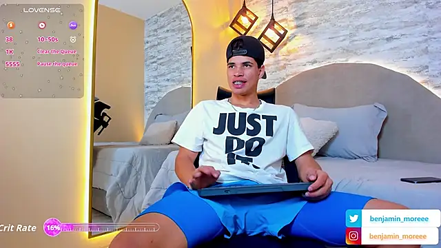 Snapshot of Benjamin_More chatting on October 1, 5:17 pm Benjamin More online show from October 1, 5:17 pm