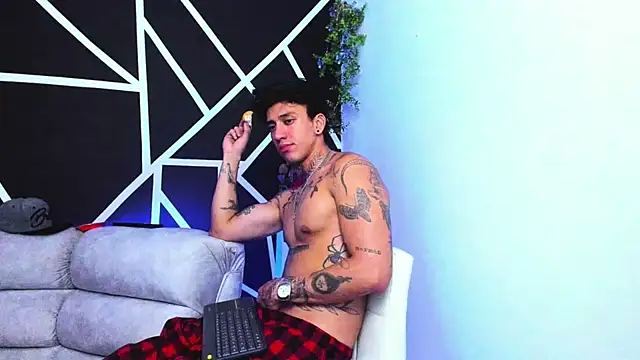 Snapshot of JUSTIN_FULLER1 chatting on February 10, 1:03 am JUSTIN FULLER1 online show from February 10, 1:03 am