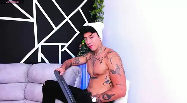 Snapshot of JUSTIN_FULLER1 chatting on February 22, 6:37 pm JUSTIN FULLER1 online show from February 22, 6:37 pm