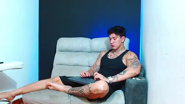 JUSTIN FULLER1 online show from June 7, 1:56 am
