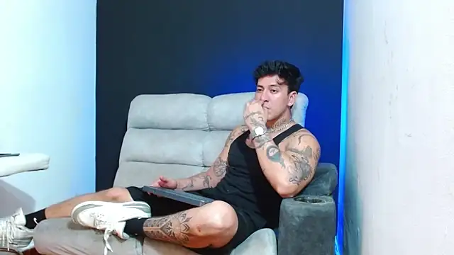 JUSTIN FULLER1 online show from June 11, 12:00 am