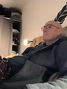 bogland33 online show from December 21, 8:39 pm