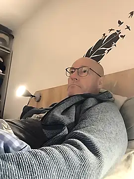 bogland33 online show from November 28, 8:55 pm