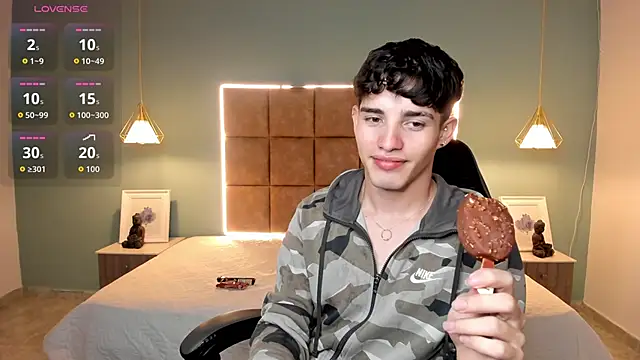 AlejooTwink online show from April 23, 7:24 am