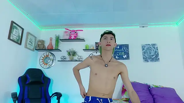 Noah tyler  online show from February 11, 7:52 pm