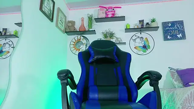 Noah tyler  online show from February 13, 5:40 pm