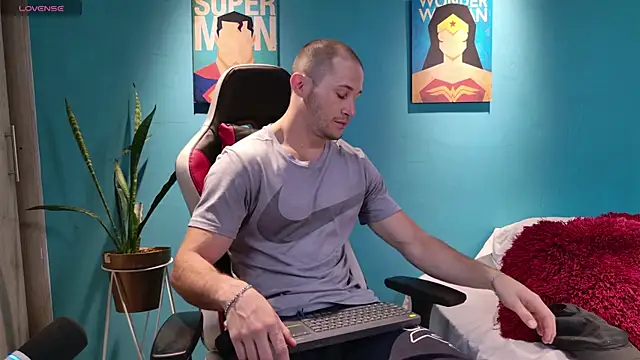 Snapshot of AxelFairchaild chatting on February 16, 1:38 pm AxelFairchaild online show from February 16, 1:38 pm
