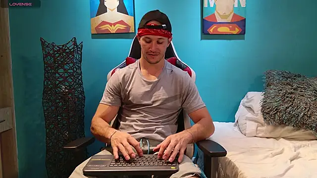 Snapshot of AxelFairchaild chatting on January 19, 12:39 pm AxelFairchaild online show from January 19, 12:39 pm