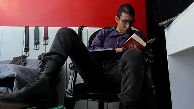 Snapshot of enzopratt chatting on March 18, 3:56 am enzopratt online show from March 18, 3:56 am