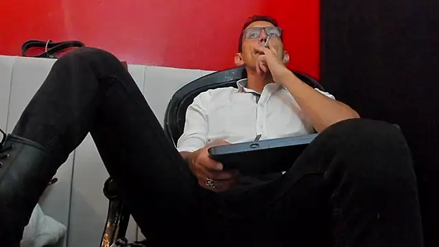 Snapshot of enzopratt chatting on March 9, 3:34 am enzopratt online show from March 9, 3:34 am