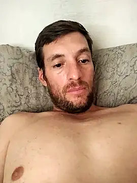 Snapshot of Robert83uy chatting on December 31, 6:13 pm Robert83uy online show from December 31, 6:13 pm