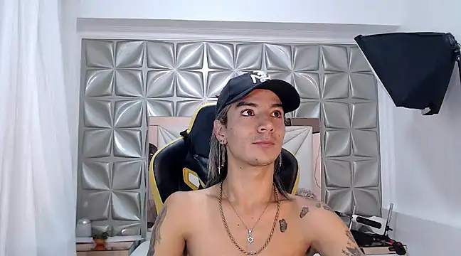 Snapshot of georgie_latin99 chatting on March 10, 1:54 pm georgie latin99 online show from March 10, 1:54 pm