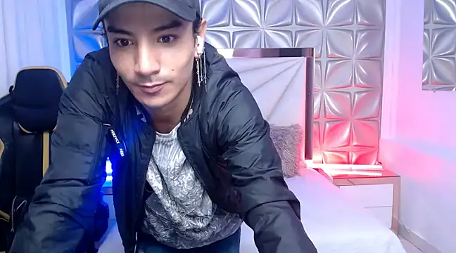 Snapshot of georgie_latin99 chatting on February 21, 11:33 am georgie latin99 online show from February 21, 11:33 am