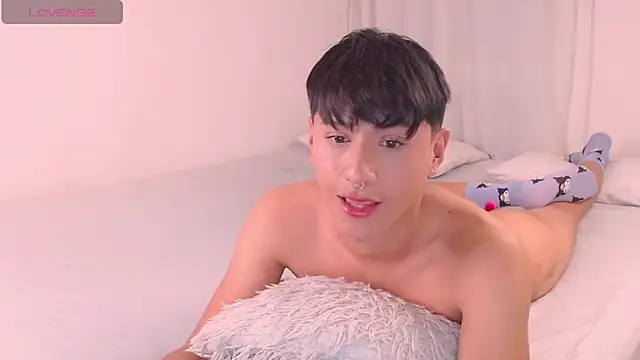 Snapshot of dilan_sp chatting on February 21, 12:49 am dilan sp online show from February 21, 12:49 am