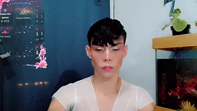 Snapshot of femboykeene chatting on September 19, 3:29 am femboykeene online show from September 19, 3:29 am