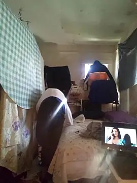 DevinToore online show from April 24, 7:05 pm