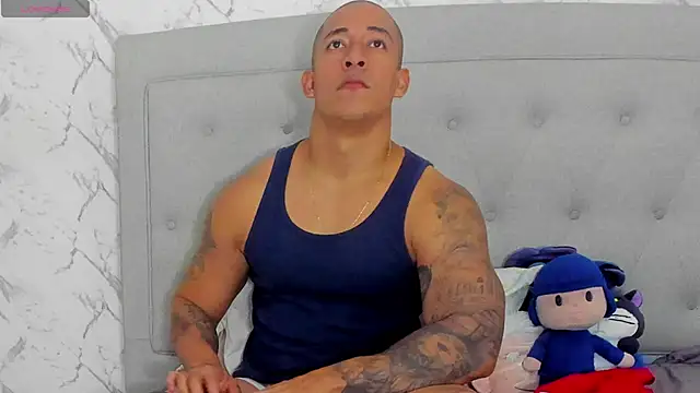 luigiferrara online show from April 18, 7:58 pm