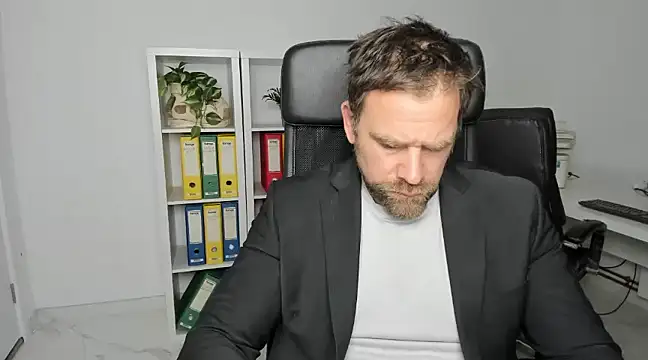Snapshot of John-E-Dough chatting on December 18, 3:58 am John-E-Dough online show from December 18, 3:58 am
