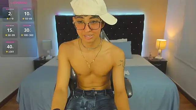 Snapshot of Dark_hairy_ chatting on January 7, 2:54 am Dark hairy online show from January 7, 2:54 am