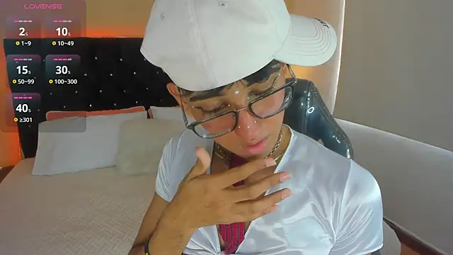 Snapshot of Dark_hairy_ chatting on January 18, 7:26 pm Dark hairy online show from January 18, 7:26 pm