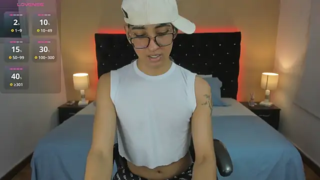 Snapshot of Dark_hairy_ chatting on January 4, 2:46 am Dark hairy online show from January 4, 2:46 am