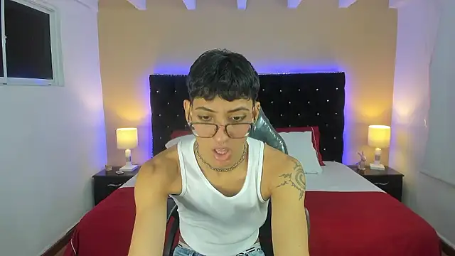 Snapshot of Dark_hairy_ chatting on December 4, 2:31 am Dark hairy online show from December 4, 2:31 am