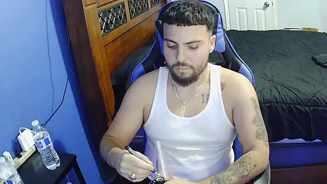 Snapshot of MasterKvn chatting on February 5, 7:39 am MasterKvn online show from February 5, 7:39 am