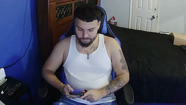 Snapshot of MasterKvn chatting on February 10, 5:25 am MasterKvn online show from February 10, 5:25 am