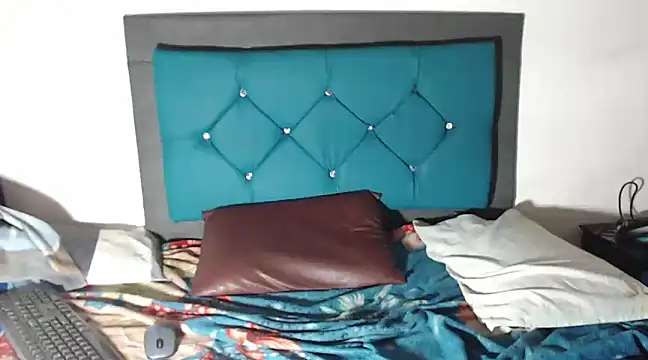Snapshot of jaycolinss chatting on March 20, 2:40 am jaycolinss online show from March 20, 2:40 am