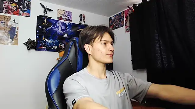 Snapshot of sr_jaeger chatting on October 13, 12:44 pm sr jaeger online show from October 13, 12:44 pm