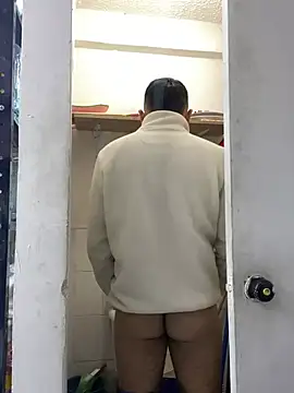 JuanZapata33 online show from January 17, 11:28 pm