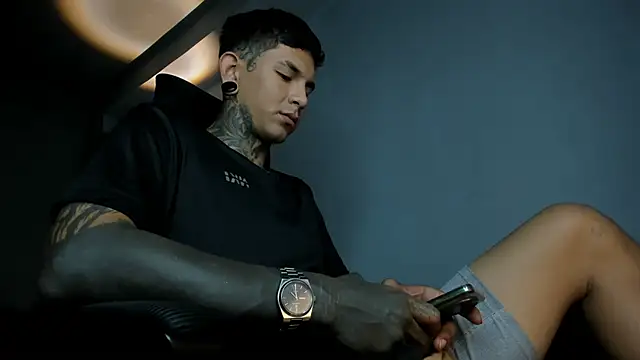 Travistanner 28 online show from April 23, 12:29 pm