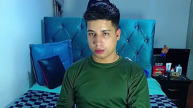 Snapshot of Randy_horny chatting on January 15, 12:51 am Randy horny online show from January 15, 12:51 am
