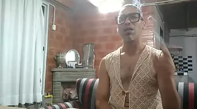 Boy-Bug online show from December 25, 6:31 am