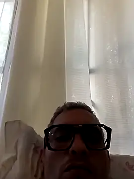 Boy-Bug online show from January 4, 6:09 pm