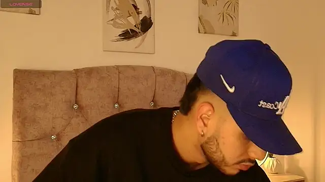 Amadeo Wild online show from April 24, 4:04 am